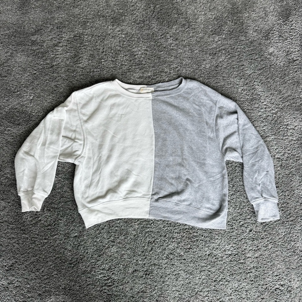 Ocean Drive Gray and White Crew Neck Sweater